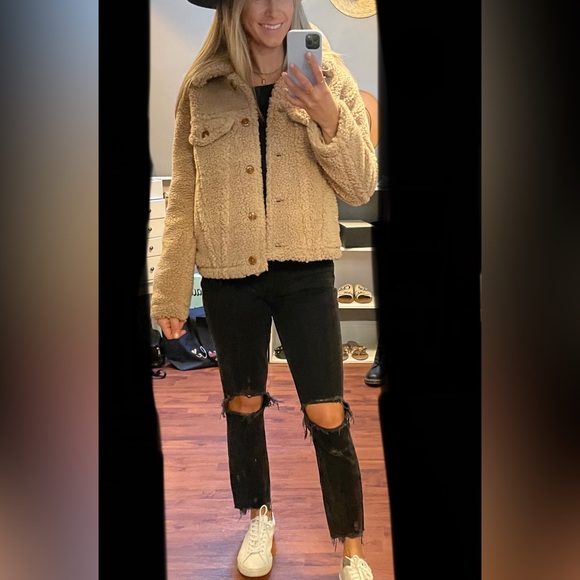 Aritzia Jacket - Picture 3 of 7